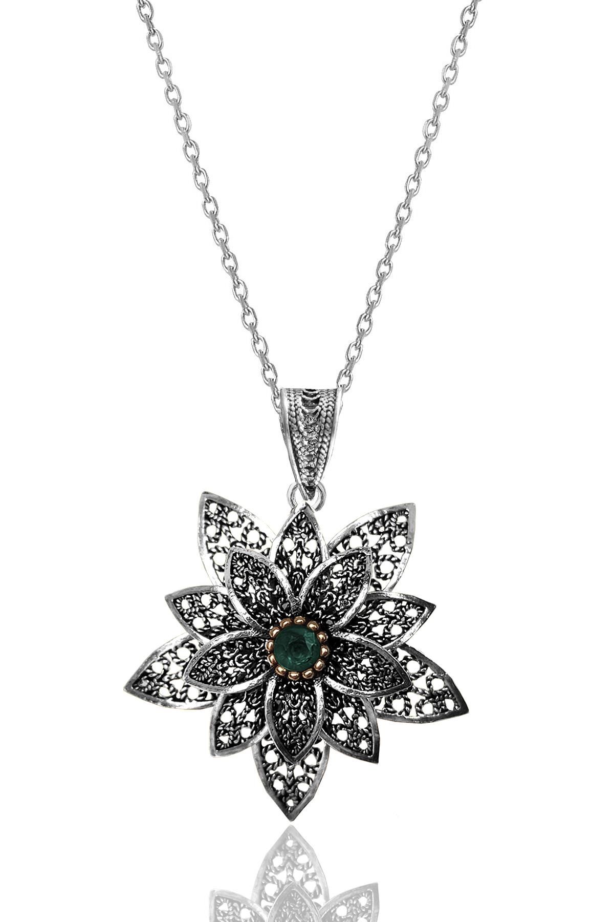 Gümüş kök zümrüt taşlı telkari işlemeli lotus çiçeği kolye SGTL12132YESIL