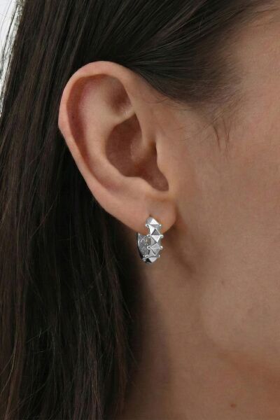 925 Ayar Gümüş küpe Üzeri Rodyumlu Piramit desenli halka küpe SGTL13187RODAJ