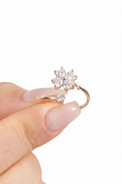 925 ayar gümüş yüzük rose zirkon taşlı üstten ayarlamalı yonca modeli yüzük SGTL13126BEYAZ