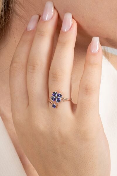 925 ayar gümüş yüzük rose mavi mistik taşlı üstten ayarlamalı yonca modeli yüzük SGTL13126LACIVERT