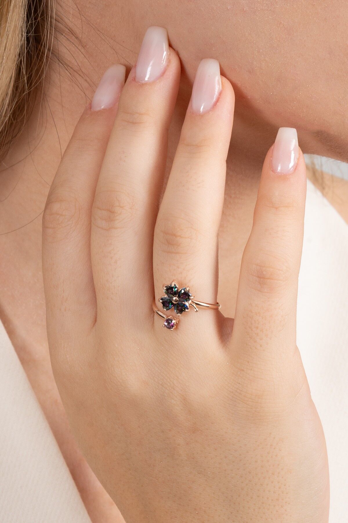 925 ayar gümüş yüzük rose mistik taşlı üstten ayarlamalı yonca modeli yüzük SGTL13126MOR