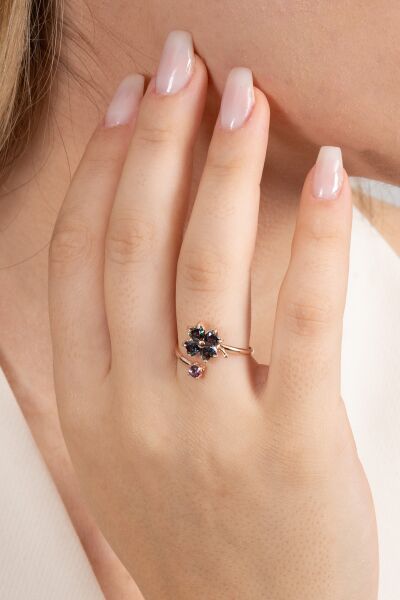 925 ayar gümüş yüzük rose mistik taşlı üstten ayarlamalı yonca modeli yüzük SGTL13126MOR