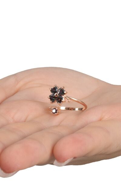 925 ayar gümüş yüzük rose mistik taşlı üstten ayarlamalı yonca modeli yüzük SGTL13126MOR