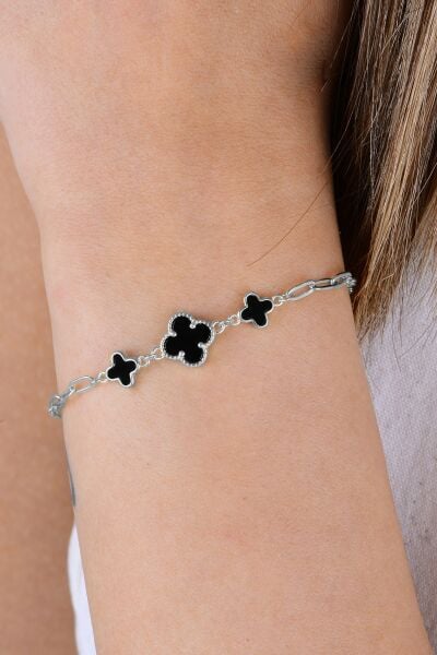 Gümüş rodyumlu onix taşlı ataç zincir detaylı çift zincirli yonca bileklik SGTL12929RODAJ