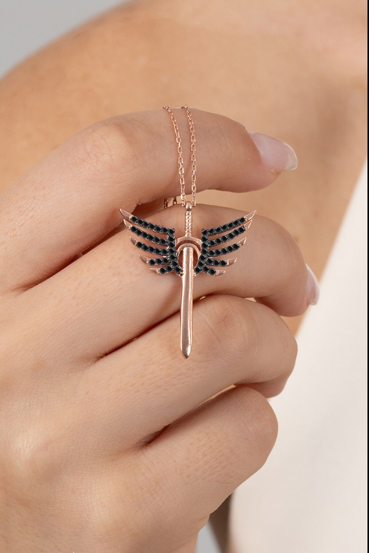 925 ayar gümüş kolye rose siyah taşlı kanatlı kılıç modeli kolye SGTL13143SIYAH