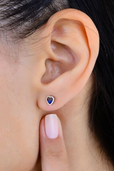 Gümüş rodyumlu safir taşlı sıvama modeli kalp küpe SGTL12997LACIVERT