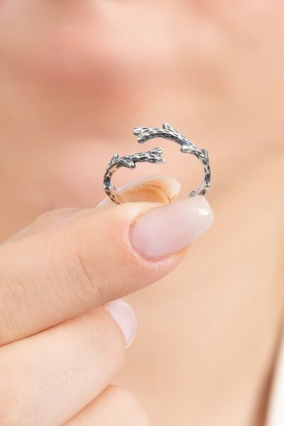 925 ayar gümüş yüzük üstten ayarlamalı ağaç dalı modeli oksitli yüzük SGTL13118SIYAH