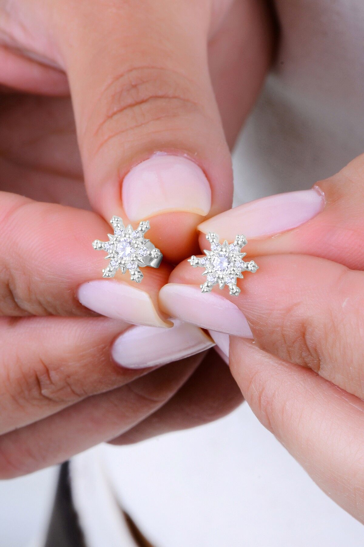 Gümüş rodyumlu zirkon taşlı kar kristali küpe SGTL12998RODAJ