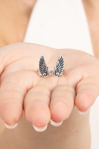 925 ayar gümüş yüzük üstten ayarlamalı melek kanadı oksitli yüzük SGTL13122SIYAH