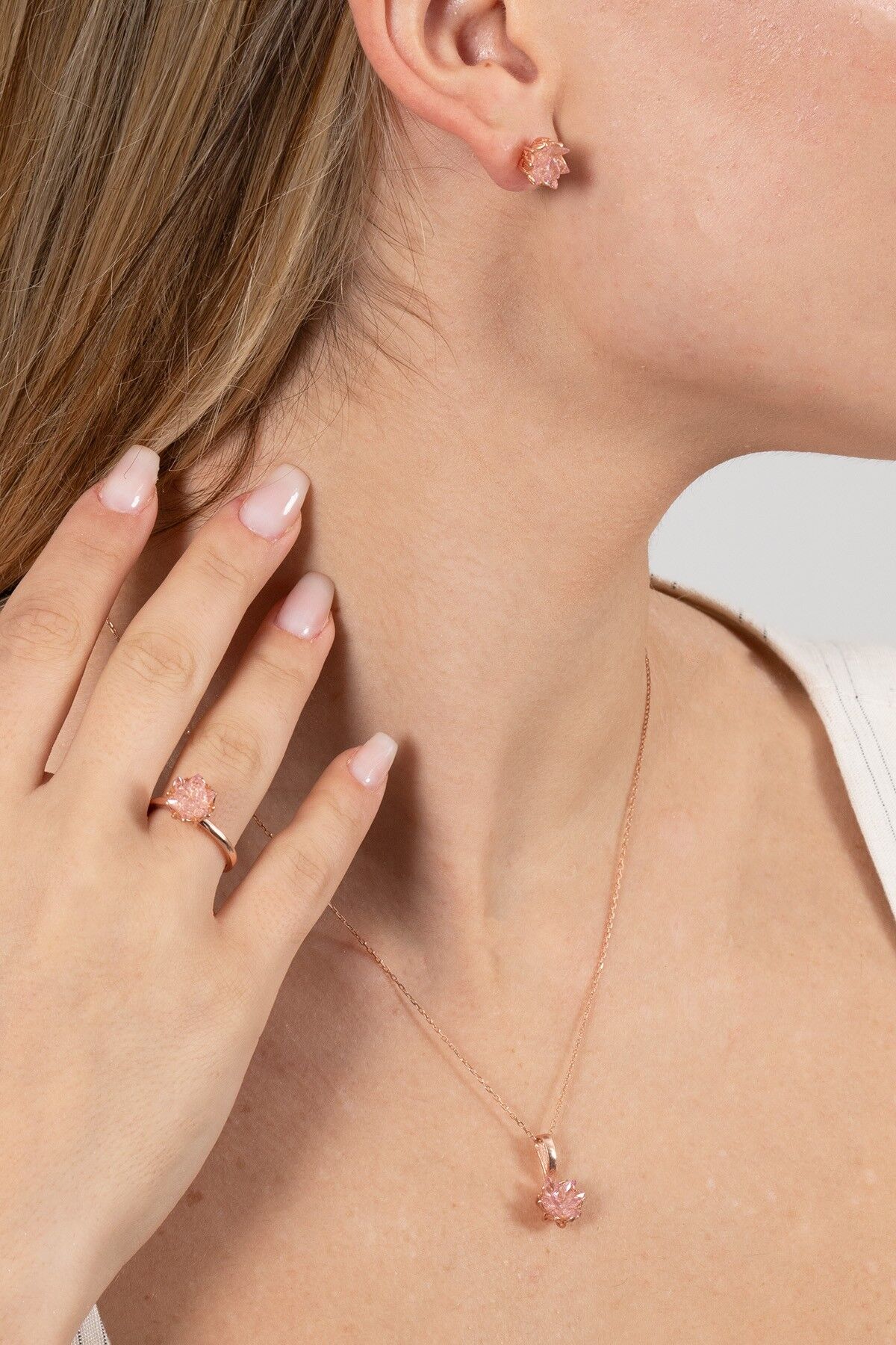 925 Ayar Gümüş Set Rose Lotus Çiçeği Pembe Taşlı Kolye Küpe ve Yüzük Üçlü Set SGTL13203PEMBE