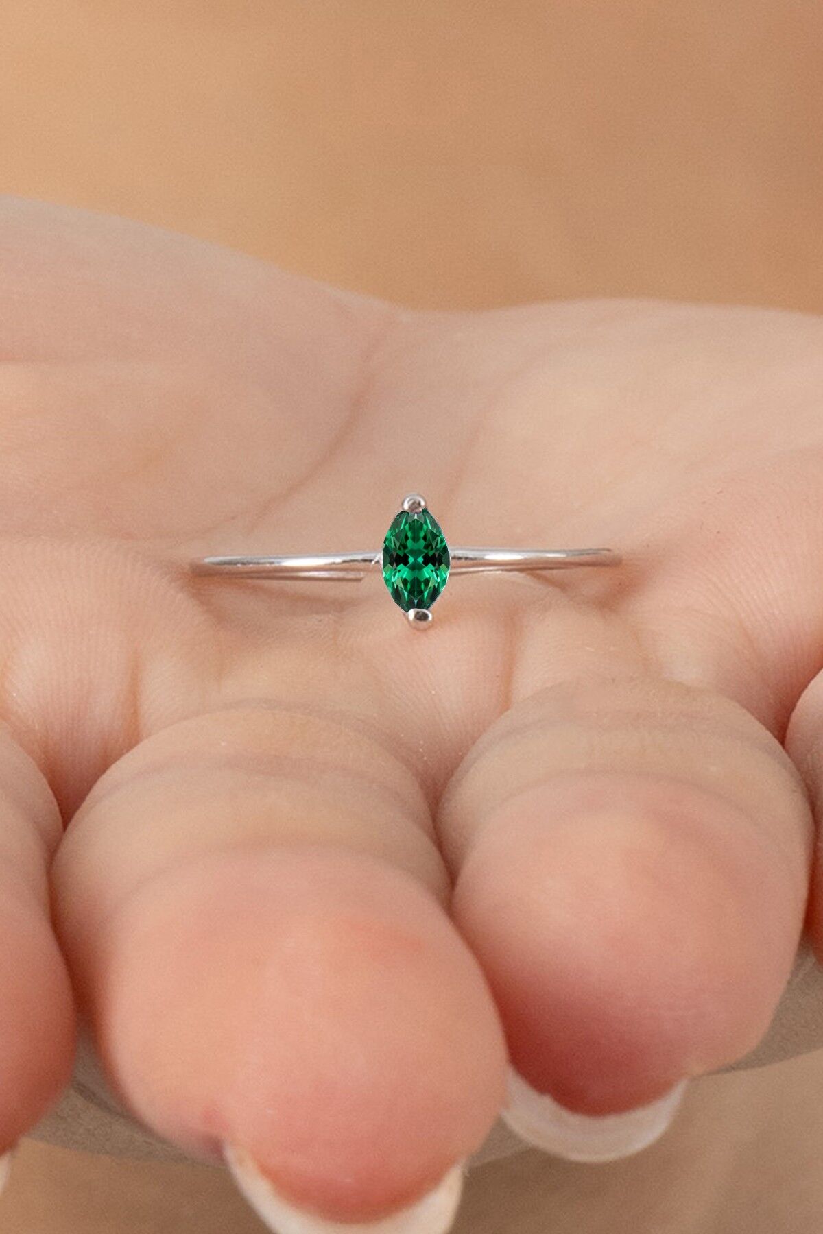 925 ayar gümüş yüzük rodyumlu markiz kesim yeşil taşlı ayarlamalı yüzük SGTL13127YESIL