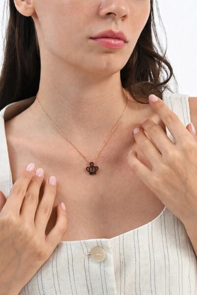 925 Ayar Gümüş Rose Gold Siyah Taşlı Kraliçe Taç Kadın Kolye SGTL13551SIYAH