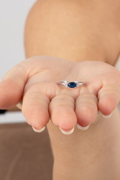 925 ayar gümüş yüzük rodyumlu oval kesim lacivert taşlı ayarlanabilir prenses yüzük SGTL13128LACIVERT