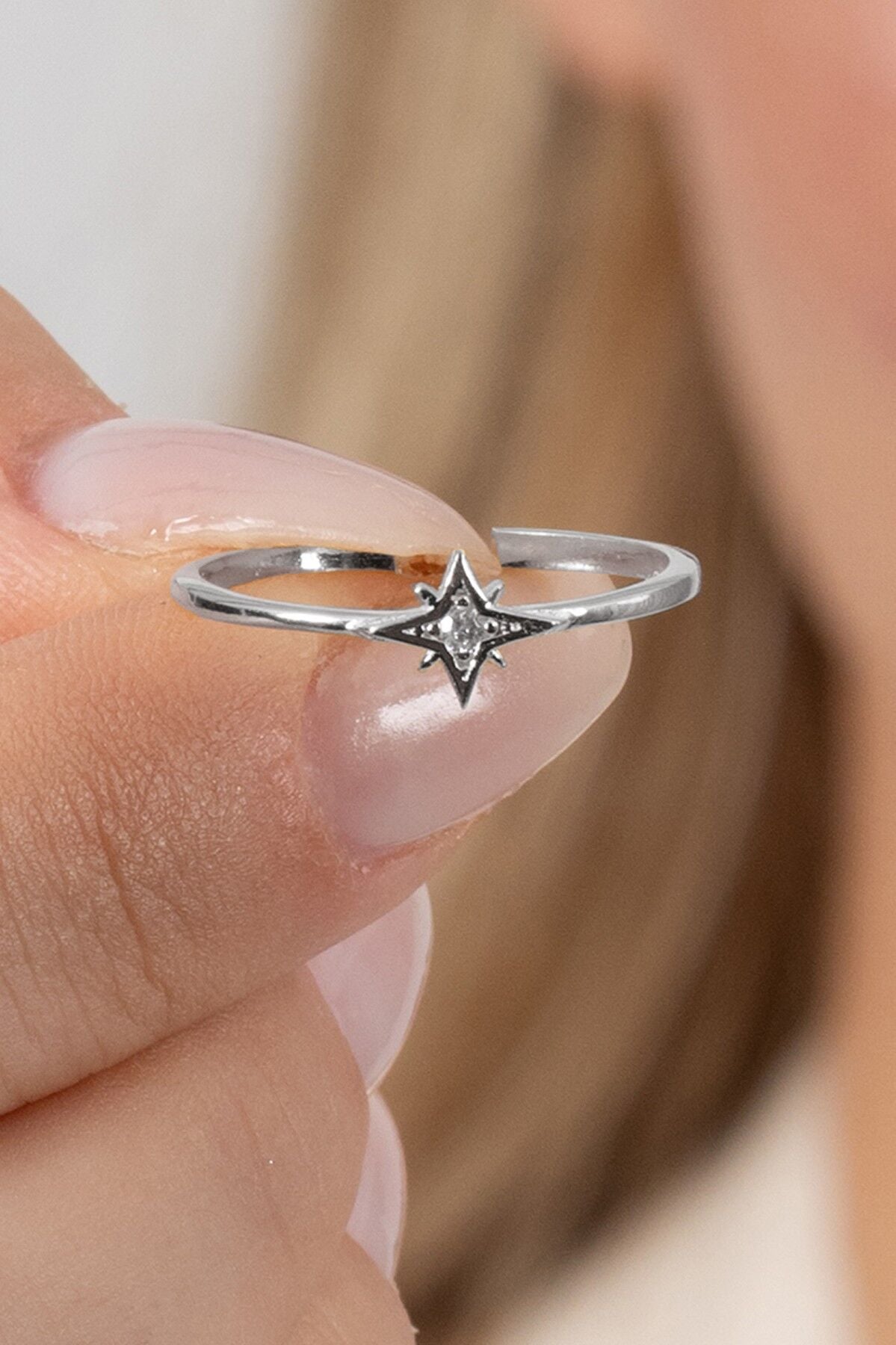 925 ayar gümüş yüzük rodyumlu zirkon taşlı kuzey yıldızı ayarlamalı yüzük SGTL13130RODAJ