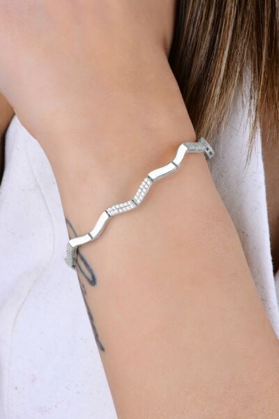 Gümüş rodyumlu zirkon taşlı dalgalı ajda modeli bileklik SGTL12896RODAJ