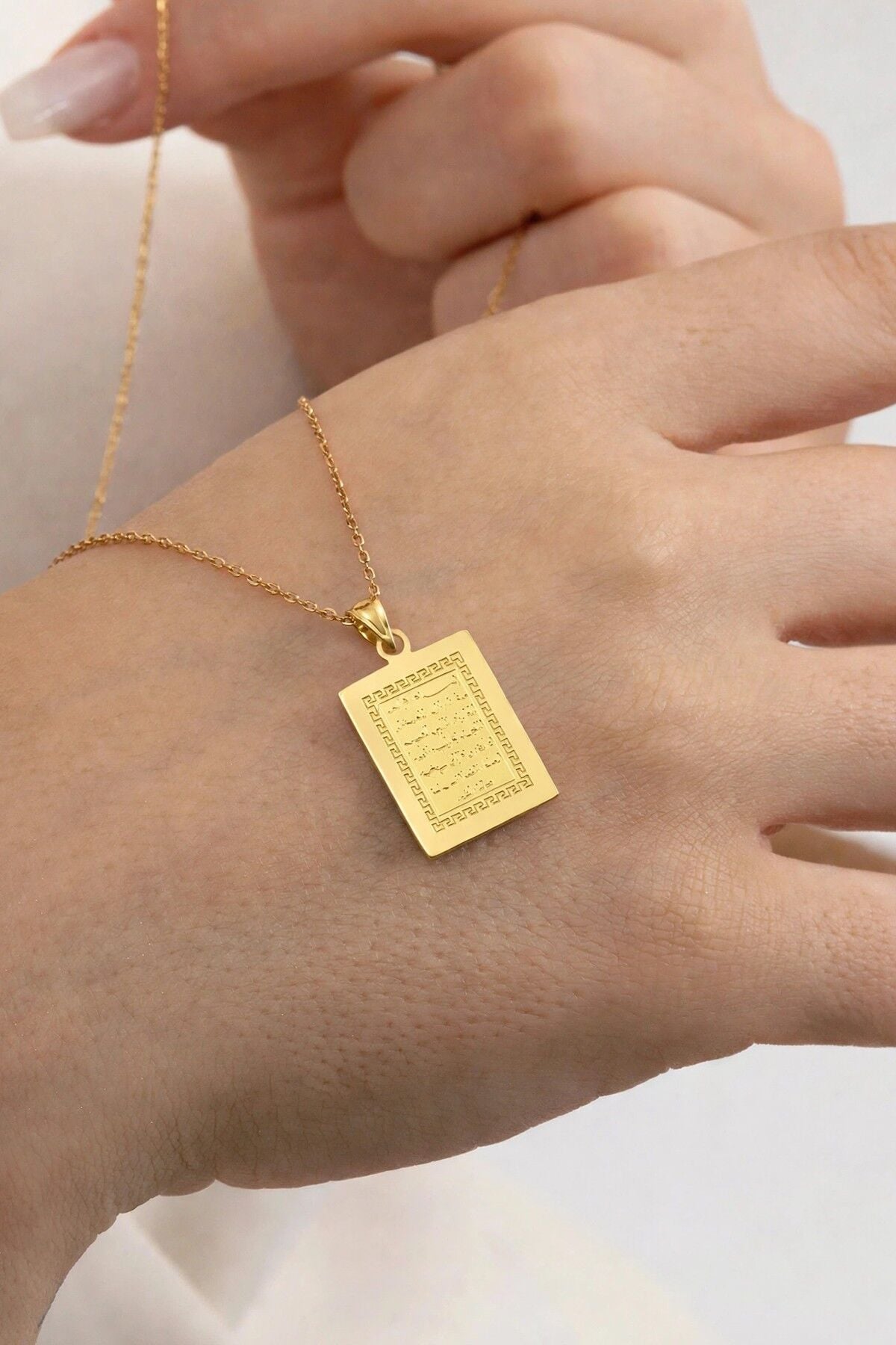 925 Ayar Gümüş Kolye Altın Kaplama Ayetel Kürsi Dualı Çerçeveli Plaka Kadın Kolye SGTL13566GOLD