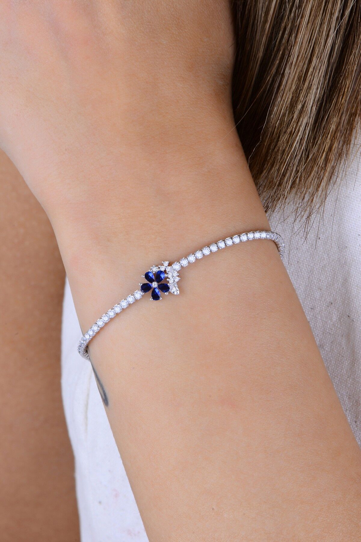 Gümüş rodyumlu pırlanta modeli safir ve zirkon taşlı bahar çiçekleri su yolu bileklik SGTL12902LACIVERT