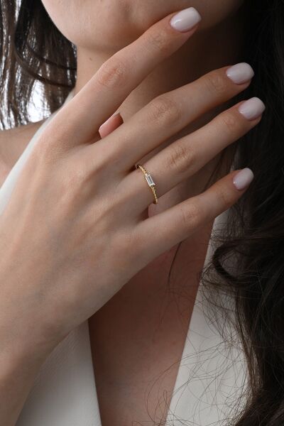 Gümüş altın yaldızlı baget kesim zirkon taşlı burgu yüzük  SGTL12872GOLD