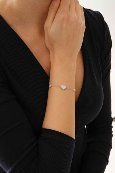 Gümüş rodyumlu zirkon taşlı kenar kalpler beyaz mineli kalp bileklik SGTL12636RODAJ