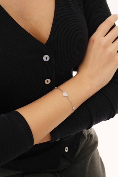 Gümüş rodyumlu zirkon taşlı kenar kalpler beyaz mineli kalp bileklik SGTL12636RODAJ