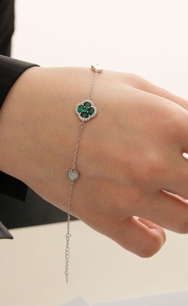 Gümüş rodyumlu sedef,yeşil ve zirkon taşlı şanslı kalpler yonca bileklik SGTL12643YESIL