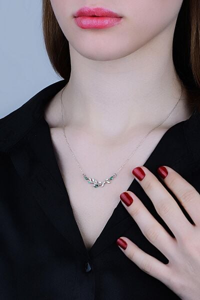 Gümüş rodyumlu baget kesim zirkon taşlı özel tasarım zeytin dalı kolye SGTL11973RODAJ