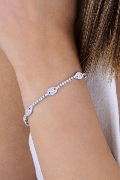 Gümüş rodyumlu pırlanta modeli baget kesim zirkon taşlı göz dizisi su yolu bileklik SGTL12912BEYAZ