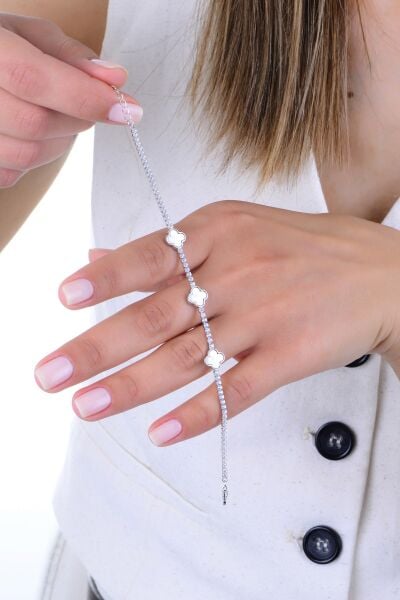 Gümüş rodyumlu pırlanta modeli sedef ve zirkon taşlı yonca dizisi su yolu bileklik SGTL12913BEYAZ