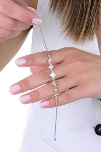 Gümüş rodyumlu sedef ve zirkon taşlı tria şans yıldızı yonca bileklik SGTL12916RODAJ