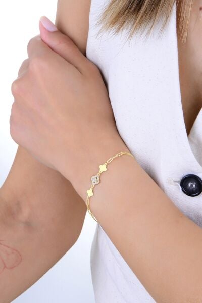 Gümüş altın yaldızlı zirkon taşlı ataç zincir detaylı yonca modeli bileklik SGTL12918GOLD