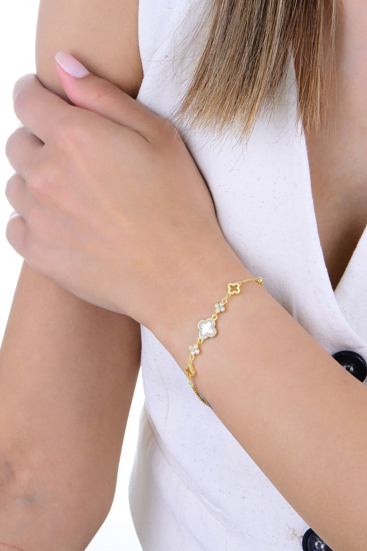 Gümüş altın yaldızlı zirkon taşlı top zincir detaylı beşli yonca bileklik SGTL12919GOLD