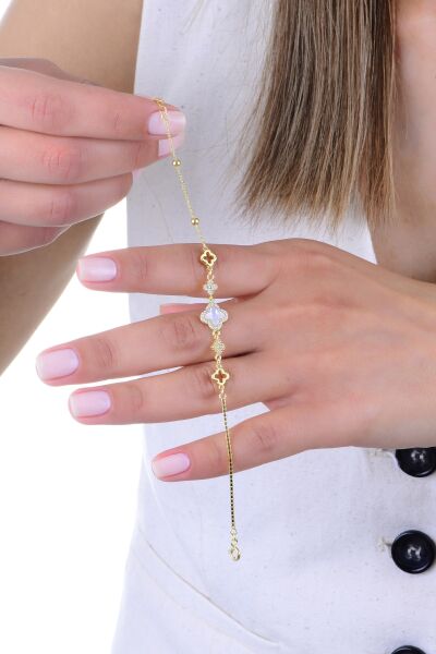 Gümüş altın yaldızlı zirkon taşlı top zincir detaylı beşli yonca bileklik SGTL12919GOLD