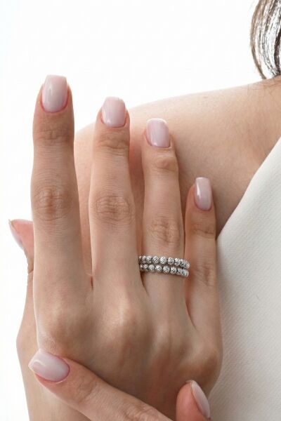 925 Ayar Gümüş Yüzük Rodyumlu Dorica (Dorissa) Alttan Ayarlamalı Çift Sıra Yüzük SGTL13223RODAJ