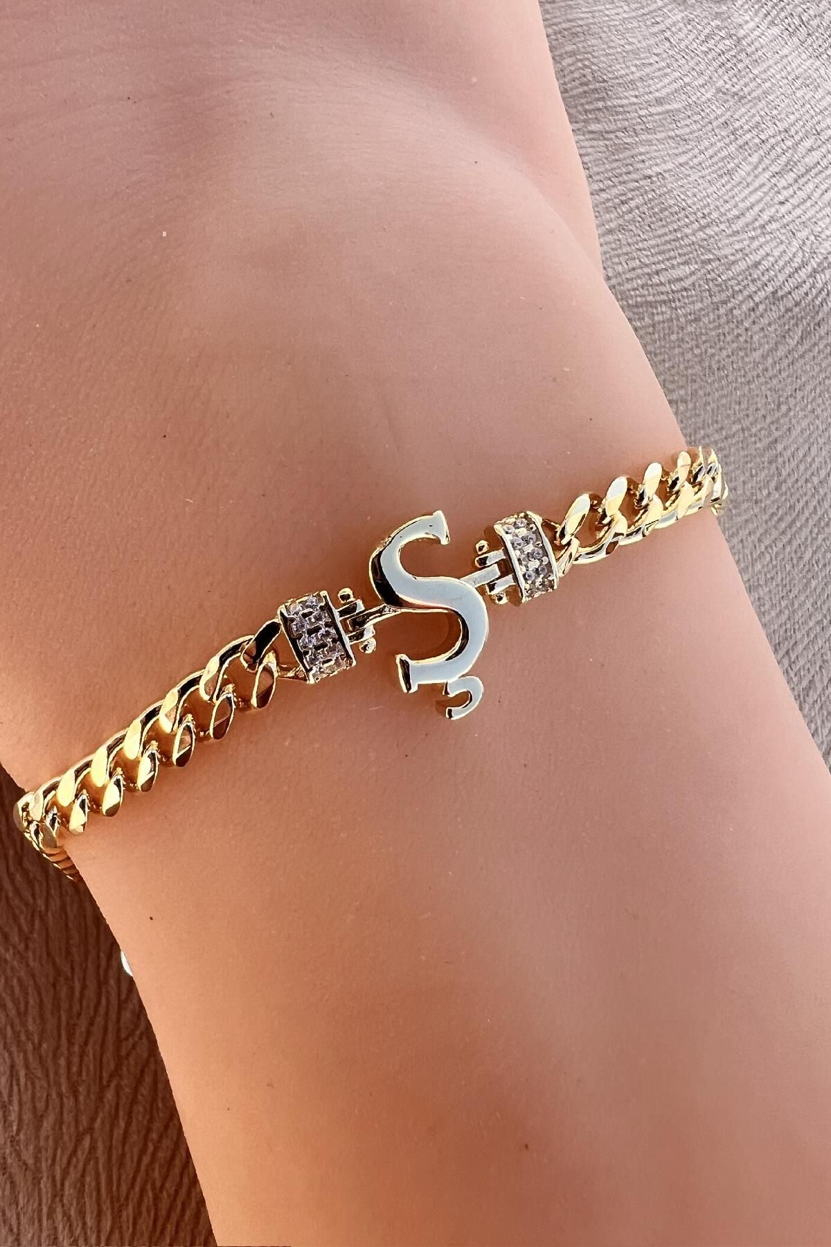 Gümüş altın yaldızlı zirkon taşlı üç boyutlu gurmet zincirli harf bileklik SGTL12300 Ş