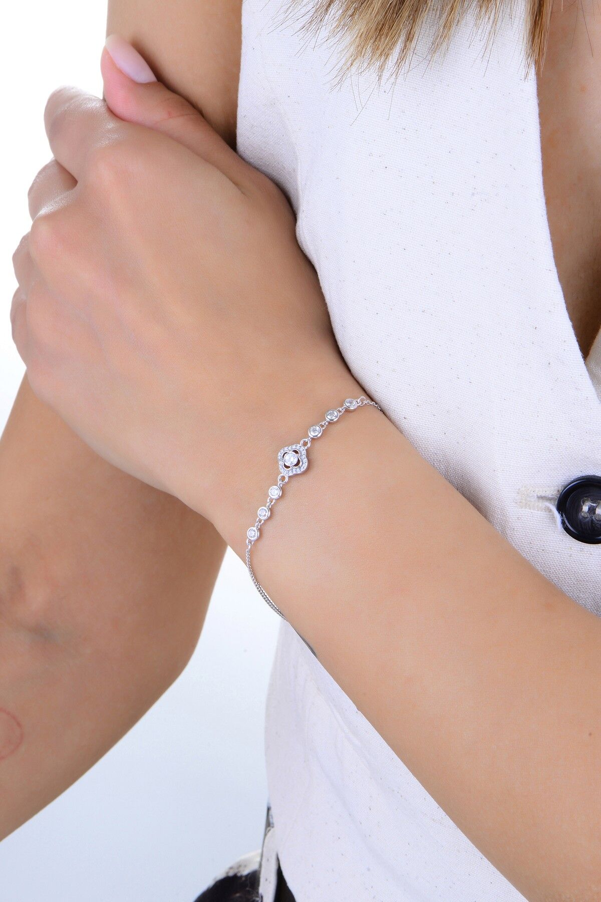 Gümüş rodyumlu zirkon sıra taşlı pırlanta montürlü bileklik SGTL12923RODAJ
