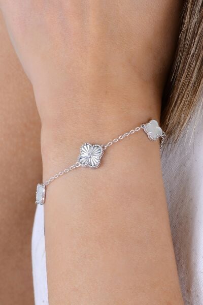 Gümüş rodyumlu lazer işlemi sedef taşlı clover yonca bileklik SGTL12928BEYAZ