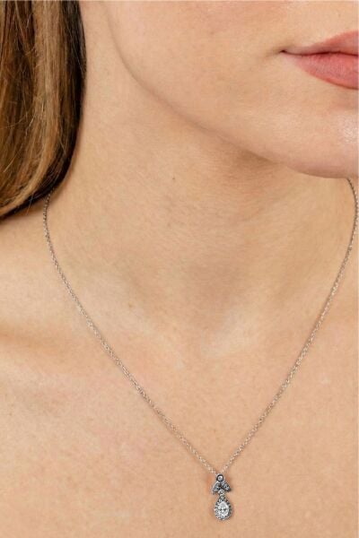 925 Ayar Gümüş Kolye Rodyum Kaplama Elmas Montürlü Işıltılı Damla Kesim Zirkon Taşlı Kolye SGTL13229GUMUS