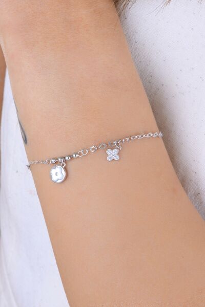 Gümüş rodyumlu zirkon ve sedef taşlı top detaylı sallantılı yonca bileklik SGTL12931RODAJ