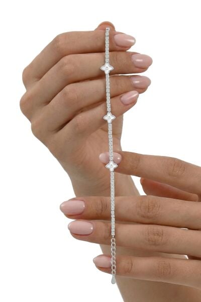 925 Ayar Gümüş Bileklik Beyaz Sedef Taşlı Tria Yonca Figürlü Su Yolu Bileklik SGTL13233RODAJ