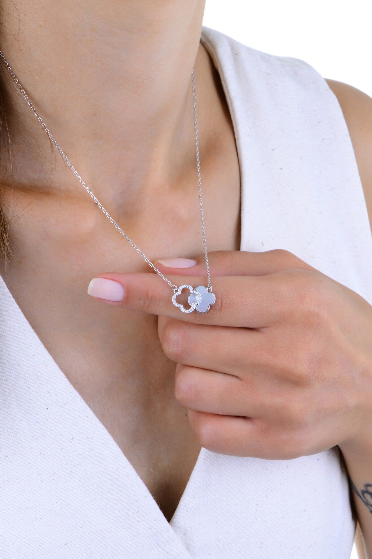 Gümüş rodyumlu zirkon ve sedef taşlı çifte şans yonca kolye SGTL12956RODAJ