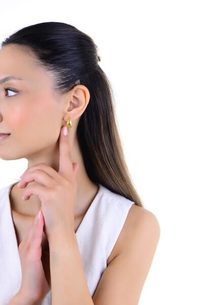 Gümüş altın yaldızlı üzeri desenli kavisli halka küpe SGTL12992GOLD