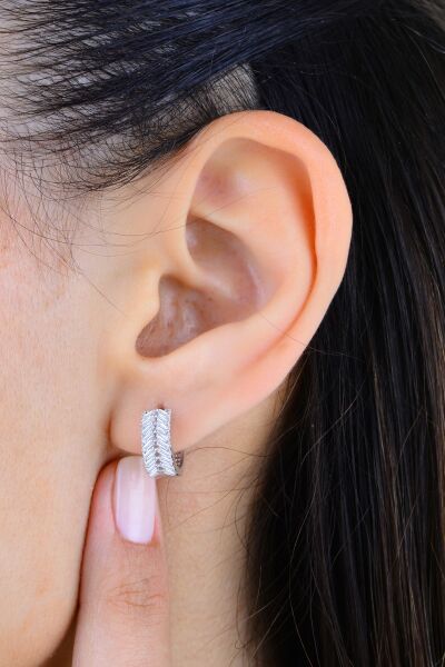 Gümüş rodyumlu baget kesim çift sıra zirkon taşlı halka küpe SGTL12995RODAJ