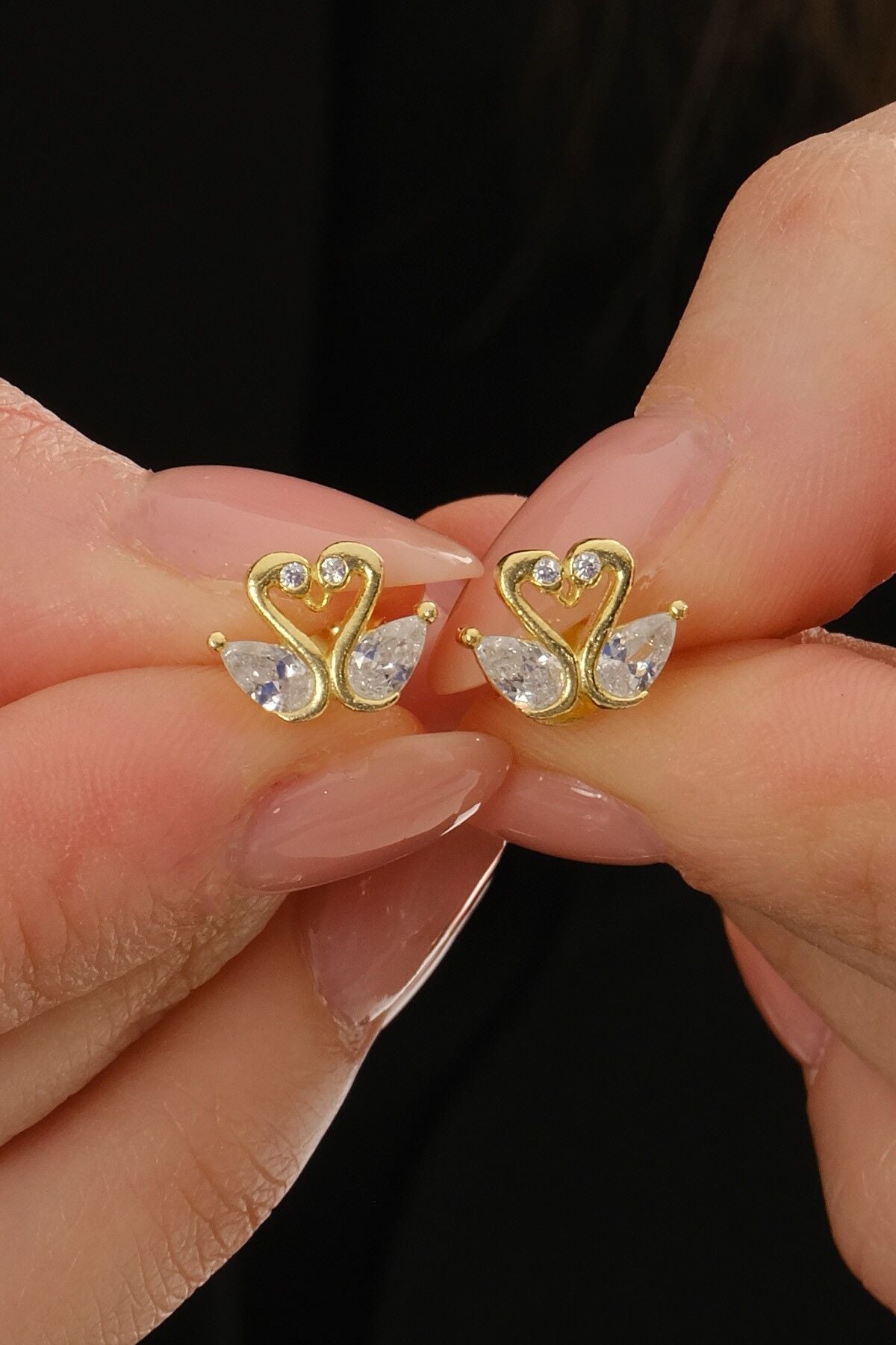 Gümüş altın yaldızlı damla kesim zirkon taşlı aşık kuğular küpe SGTL12839GOLD