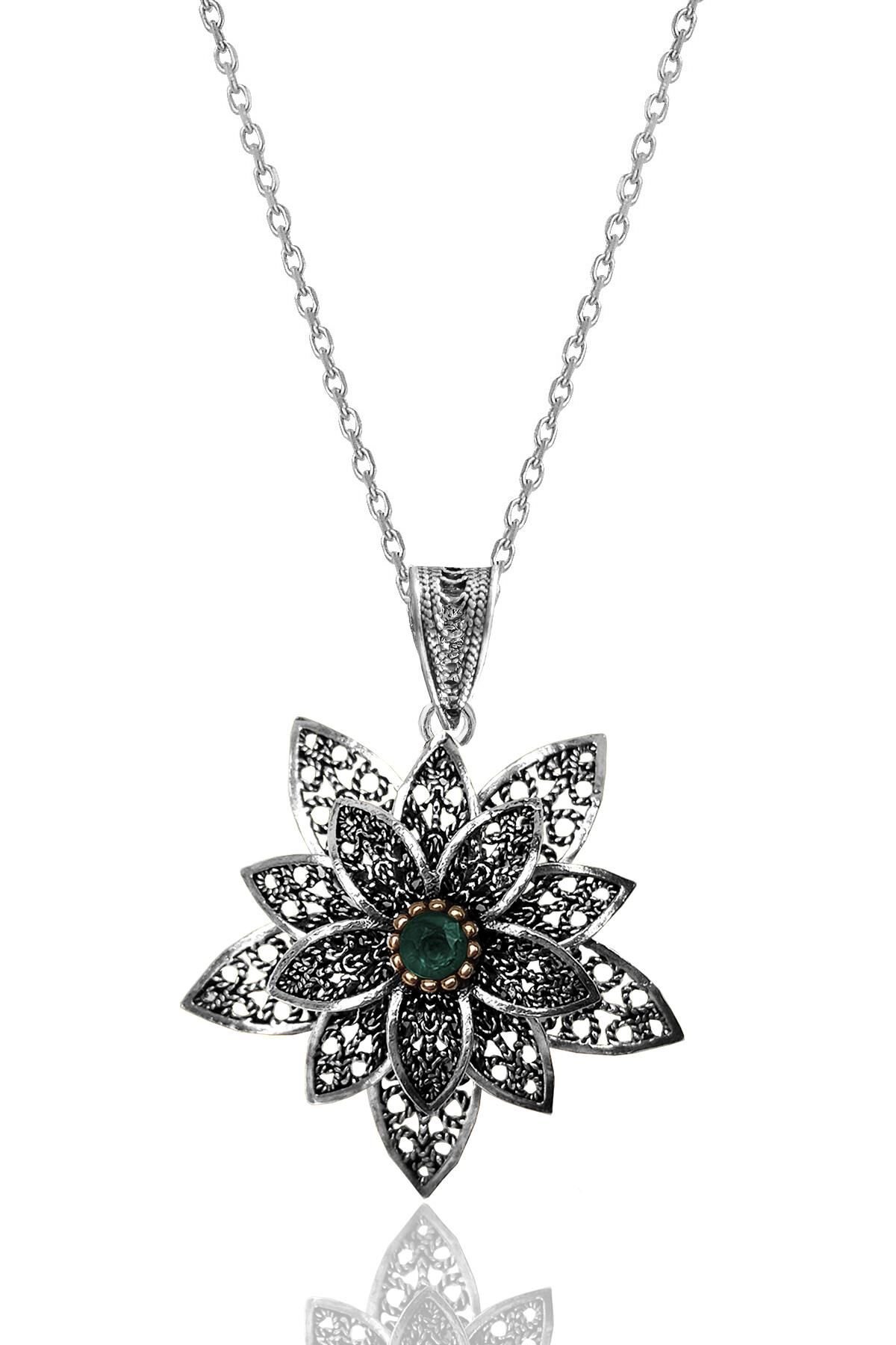 Gümüş kök zümrüt taşlı telkari işlemeli lotus çiçeği kolye  SGTL12132YESIL