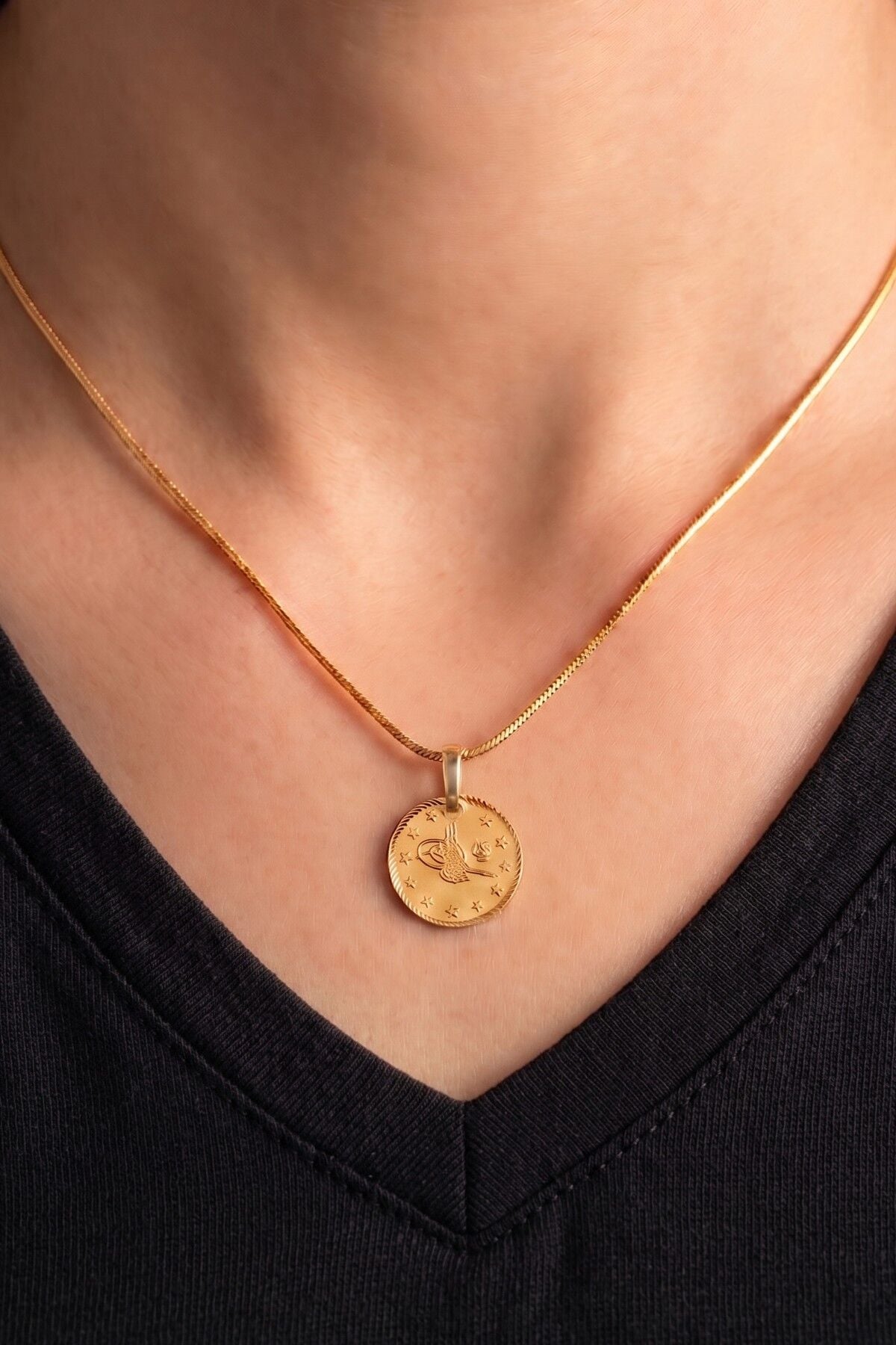925 Ayar Gümüş Kolye Altın Kaplama Yılan Zincirli Minimal Tuğralı Kolye Reşat Altın Sikke Model SGTL13409GOLD