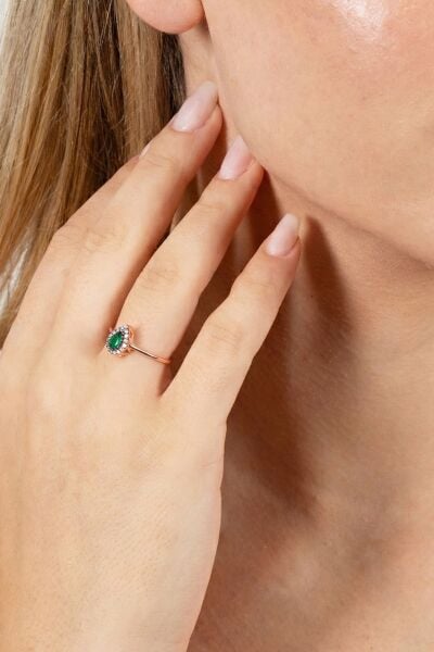 925 Ayar Gümüş Yüzük Ros Gold Kaplama Elmas Montürlü Işıltılı Damla Kesim Tektaş Yüzük