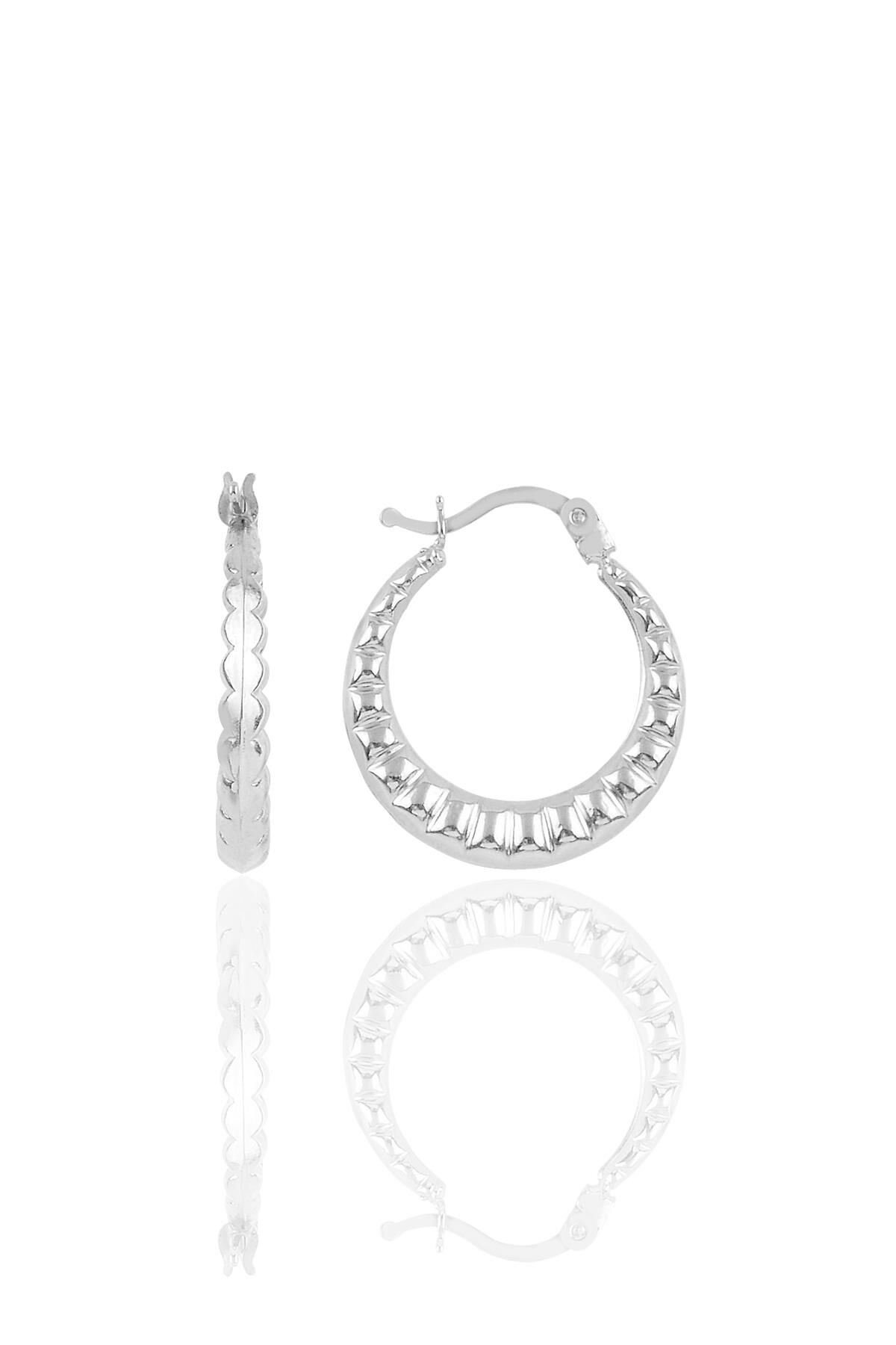 Gümüş çizgili orta boy şarnel küpe Gümüş