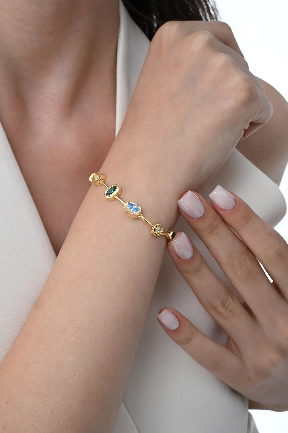 Gümüş altın yaldızlı asimetrik kesim renkli zirkon taşlı bileklik  SGTL12865GOLD