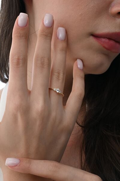 Gümüş altın yaldızlı zirkon taşlı tria modeli yüzük SGTL12880GOLD