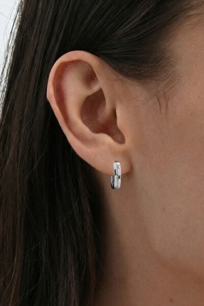 925 Ayar Gümüş Küpe Rodyum Kaplama Asimetrik Taşlı Modern J Tasarım Küpe  SGTL13275RODAJ